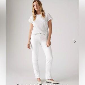 Levi’s Classic Mid Rise Straight Leg White Jeans size 29